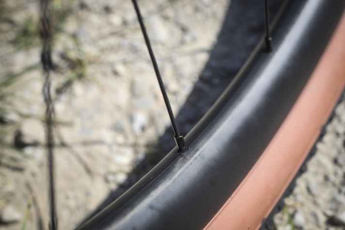 Marin supplies the Headlands with carbon rims for just under 4500 euros. Wheel weight and acceleration are in the good mid-range of the gravel bike test group.