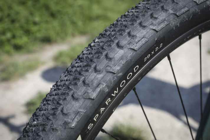 The Salsa Cutthroat gravel bike comes with 29 x 2.2 inch mountain bike tyres. The Teravail Sparwood tyres offer comfortable cushioning.