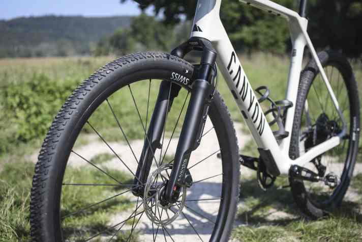 Puissante : la DT Swiss F132 One Rift est à nos yeux la meilleure fourche suspendue pour gravel actuellement sur le marché. Pour l'instant, elle n'est disponible que sur les vélos complets de Canyon.