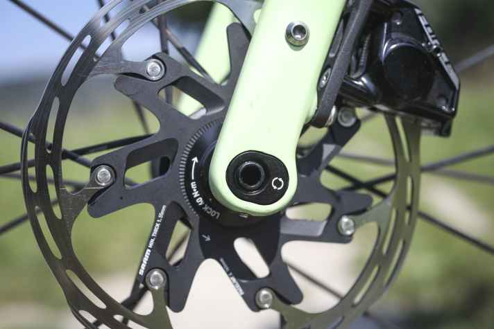 A flip chip in the dropout of the fork makes it possible to shorten the geometry of the Alutech Punk. Even in the long setting, however, the gravel bike is compact.