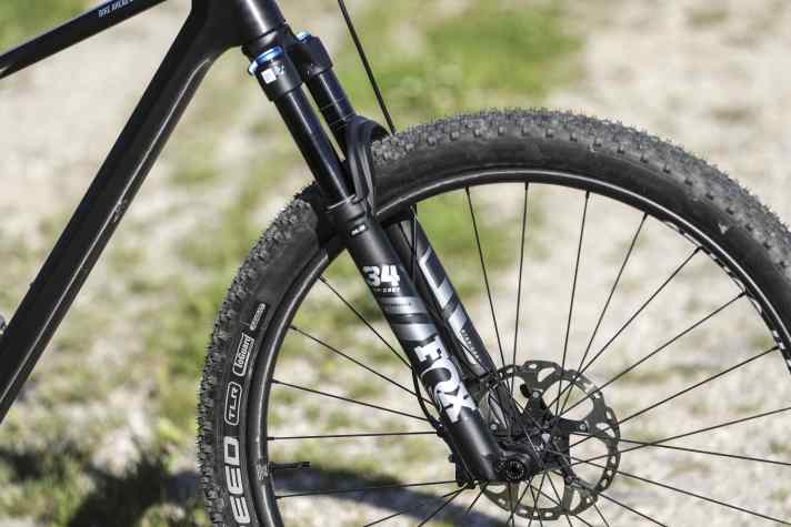 120 millimetres of suspension travel is now standard on many hardtails. Gravel bikes with suspension have to make do with a third of this and do not offer the same performance.