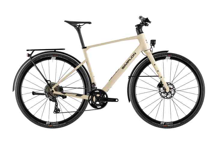 Thanks to the dropouts being offset to the rear, a flatter angle of the fork blades is achieved. This design is intended to increase the vertical flexibility of the fork and thus effectively reduce vibrations and shocks. Just like the voluminous 40 mm gravel tyres.