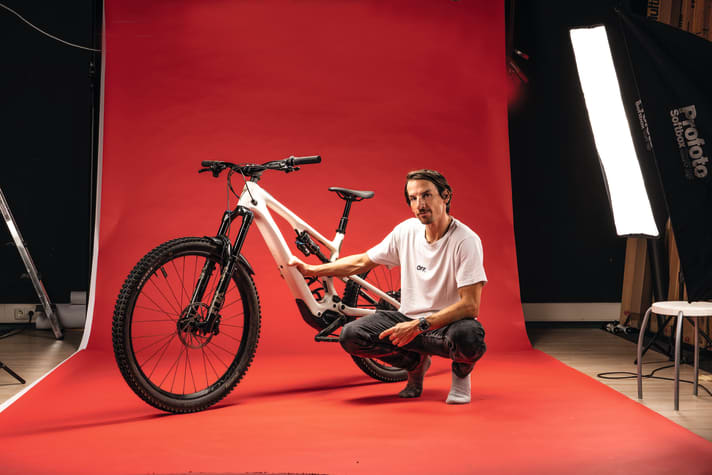 For the photo album: The sinfully expensive Levo SL Expert goes back and is exchanged for the aluminium version.