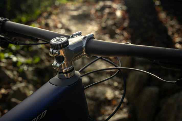 Und schick in Silber. Beide kosten gut 64 Euro - umgerechnet vom Preis in US-Dollar.