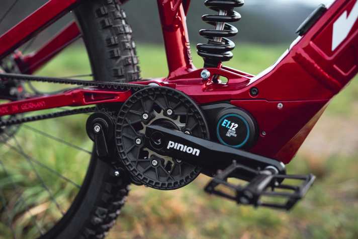 The Pinion MGU with integrated gearbox offers 85 Newton metres, twelve gears and 600 percent bandwidth.