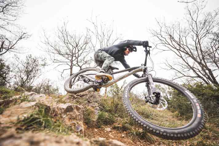 Downhill, the 161 holds all the trump cards with its extremely smooth geometry and well-designed suspension.