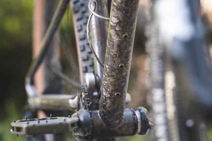 Um das Chabo auch für Bikepacking-Abenteuer zu wappnen, befinden sich drei zusätzliche Montagepunkte unter dem Unterrohr.