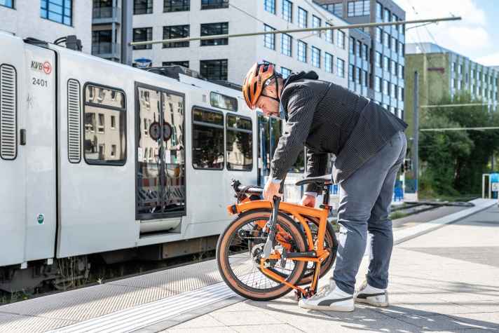 Heute kein Weltrekord: Etwa 20 Sekunden brauchten wir zum Falten des Citybikes, der WR steht bei 4,1.