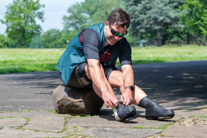 Die AGU “Latex Überschuhe”