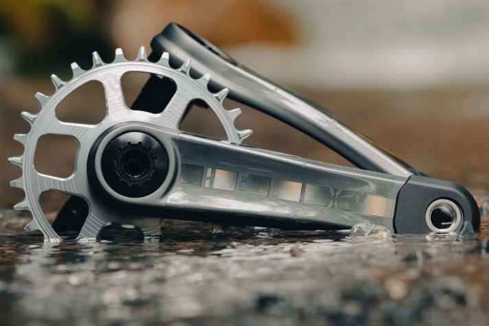 Soll mit Kettenblatt unter 400 Gramm wiegen. Die E-Thirteen Race Kurbel fürs klassische Mountainbike.