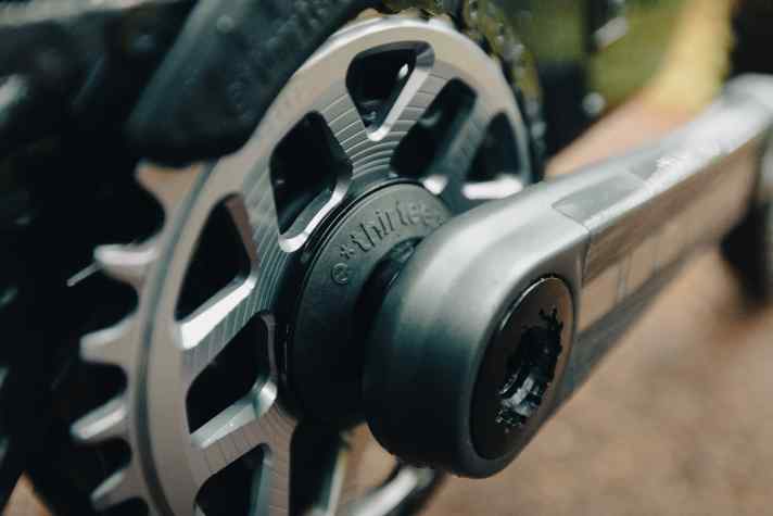 The E version of the Race crank comes with many different standards and fits almost all engines.