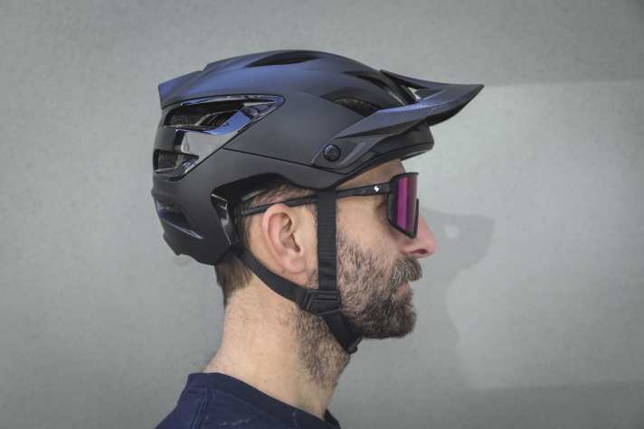 In stylish special colours, the Troy Lee A3 costs up to 279 euros! Plain black is available for 219 euros