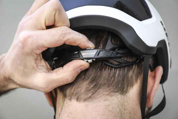 Das Drehrädchen ist zwar klein, dafür aber schön gummiert und gut erreichbar