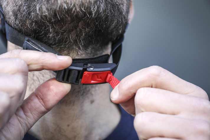 Typisch Cratoni: der praktische Ratschenverschluss unter dem Kinn