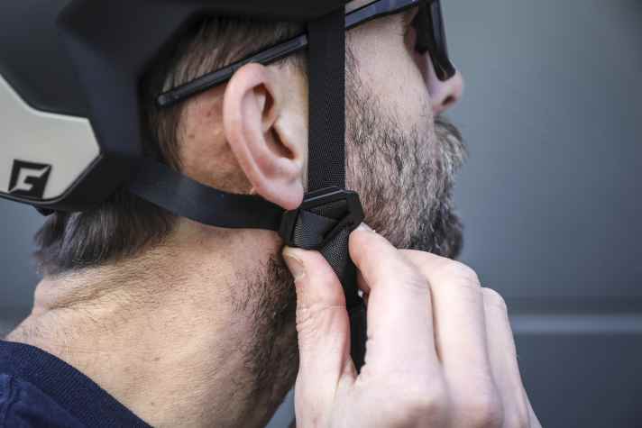 The straps can also be neatly adjusted to the wearer