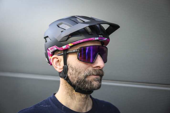 The new Taunus is pleasantly slim and sits comfortably on the head even with many other glasses