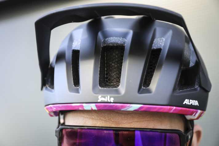 Früher mal Standard, heute nur noch an ganz wenigen Helmen zu finden: Ein Insektengitter. Wir finden das Feature klasse!