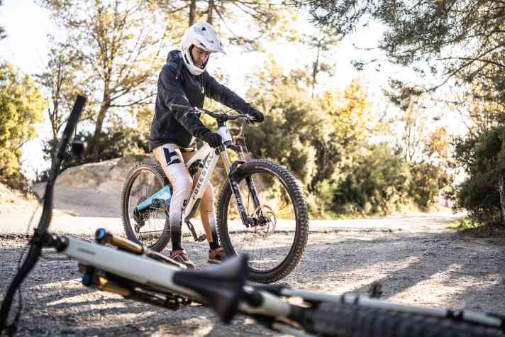 Texi, the German Enduro champion, supported us at the test in Finale Ligure. | Max Fuchs
