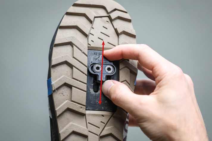 So viel Spielraum für die optimale Position bieten bei weitem nicht alle Schuhe. Auch die Skala am Fizik-Schuh ist vorbildlich.