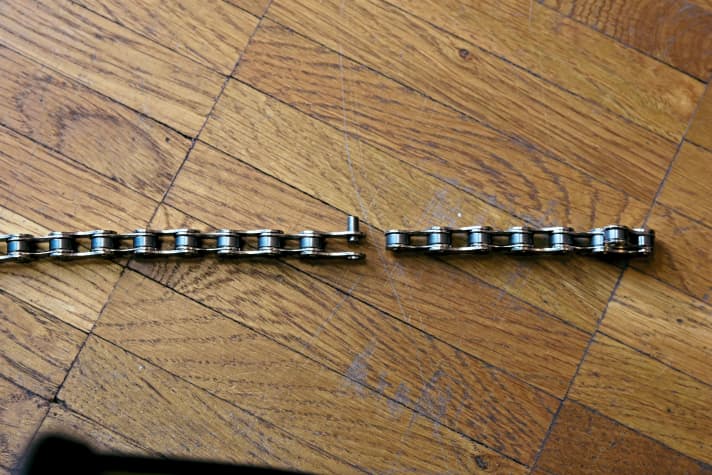 A rivet must be pressed out to open the chain