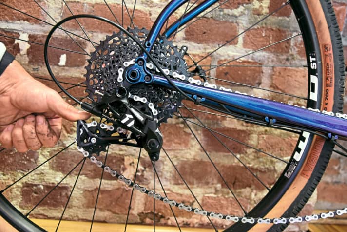 Chain wear: If the new chain is too long after replacement, it can no longer be tensioned in some gears and falls off the crank.