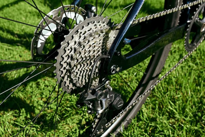 Die mechanische GRX arbeitet gut, gerade der Geländespezialist würde wohl von den kurzen Schaltzeiten einer Di2 bzw. eTap profitieren.