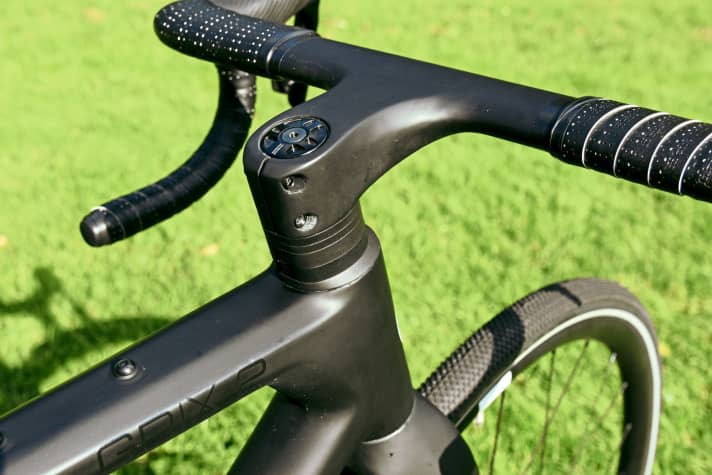 Full integration: Cockpits with fully internal cable routing are aerodynamic and elegant, but offer hardly any adjustment options.