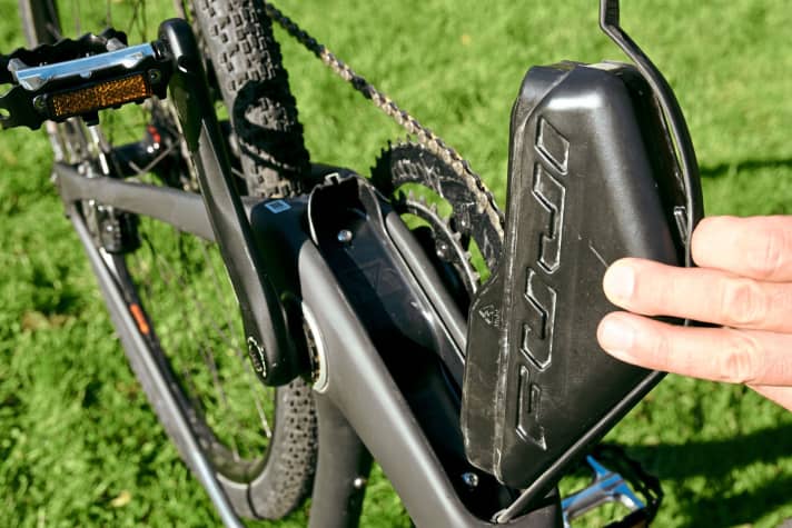 For the big tour: The toolbox under the bottom bracket offers space where others don't, but is always dirty and rattles quickly.