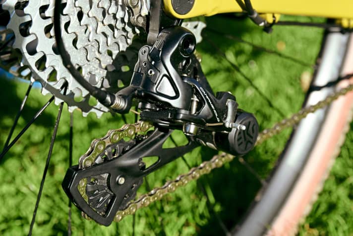 Campa's rare gravel groupset is the only one with 13 sprockets and a 34-tooth spread. Replacement cassettes cost a good 200 euros.