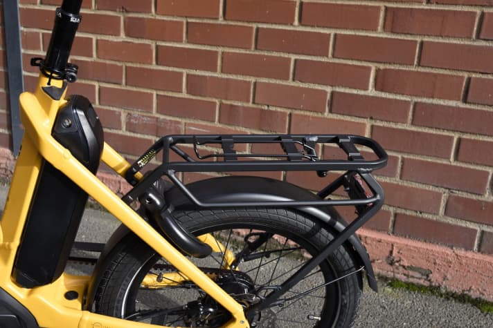 Satte 27 Kilo nimmt der Image-Träger mit Reling auf.