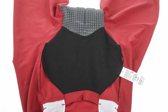 Dans la zone intime, une couche de Windstopper protège du refroidissement lors des longues descentes.