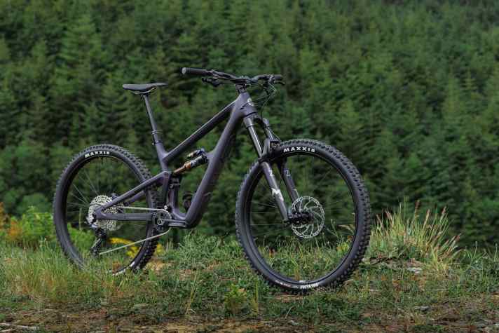 Ibis Ripmo V3 Shimano SLX // 160 / 150 millimetre travel // 29-inch // 6598 euros.