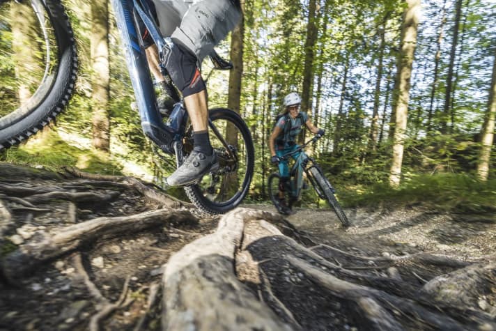 Das von Fazua als Pedal-Gap bezeichnete, leicht verzögerte Einsetzen des Motors sorgte insbesondere in anspruchsvollen Schlüsselstellen für wenig Euphorie.