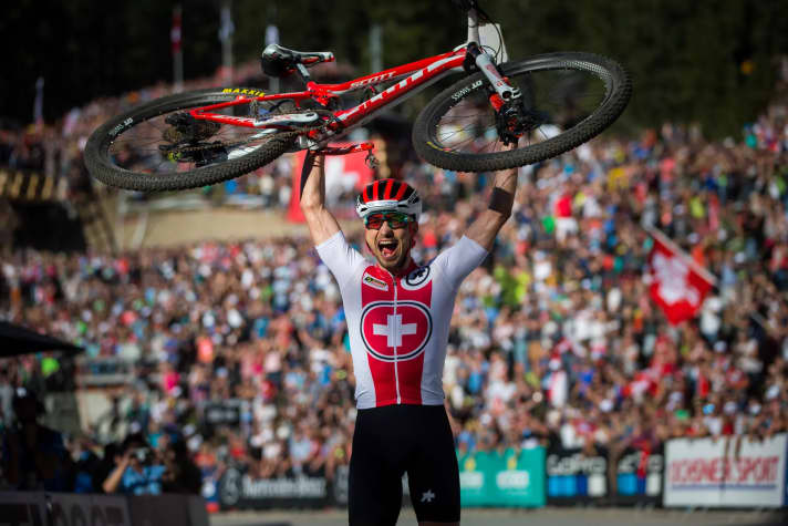 Jubilation in red and white: Nino Schurter ends an unprecedented career in September.