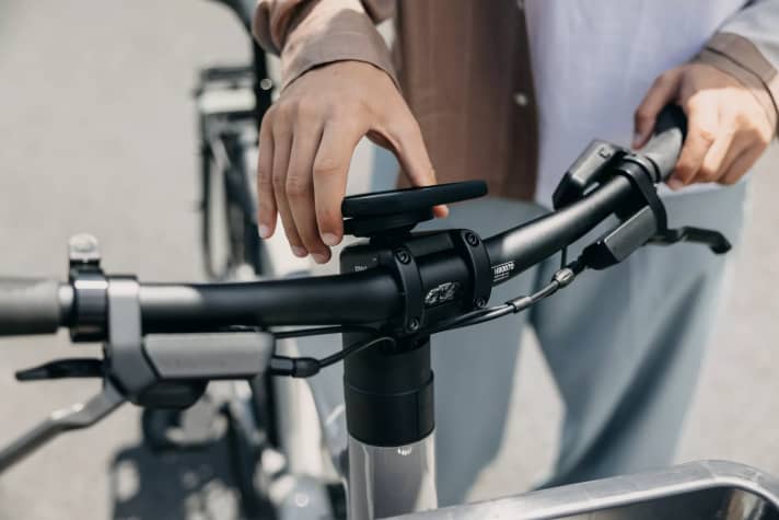 Smartphone integration on the handlebars of the new Canyon Citylite