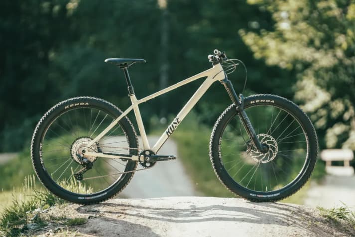 The Rose Bonero 2 is now available with a 450 euro discount at Rose Bikes.