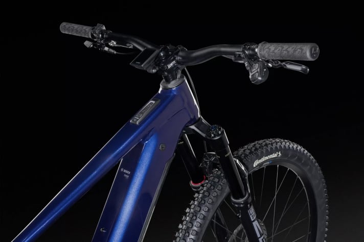 A high level of integration is achieved through cables routed in the head tube, while the HMI mount is placed on the top tube for easy reading while riding.