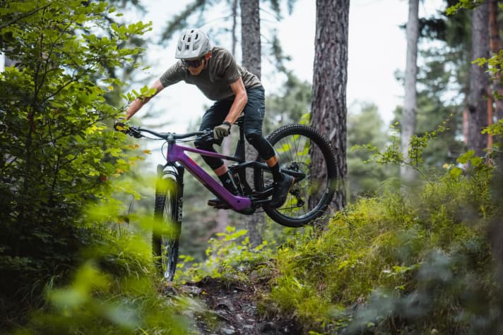 A light e-MTB that feels like a conventional trail bike - that's what the new BIXS Sign-E Carbon wants to be.