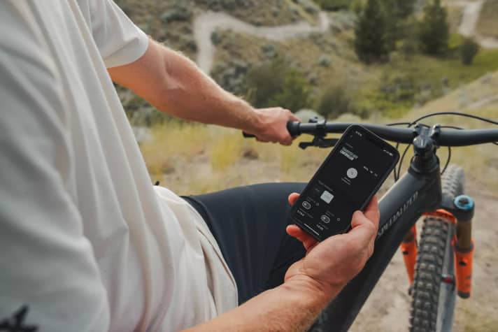 Die neue Variosattelstütze kann mit der Fox Bike App gemanagt werden. Über diese App können Mountainbiker einige Funktionen wie den Bike Park Modus oder Transportmodus aktivieren.