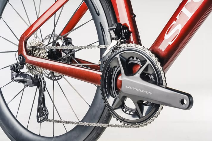 The Aerfast.5 Pro is chained with 2x12 gears for everyday use.