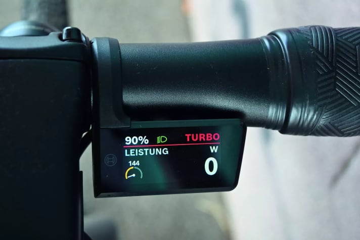 Brand new: The small top link display from Bosch is very easy to read despite its small size - and doesn't get in the way.