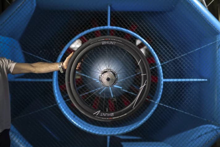 Extensive wind tunnel tests were carried out for the development in order to optimise the aerodynamic properties.