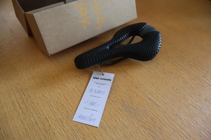 Le Posedla Joyseat est fabriqué à la main. L'étiquette signée le confirme.