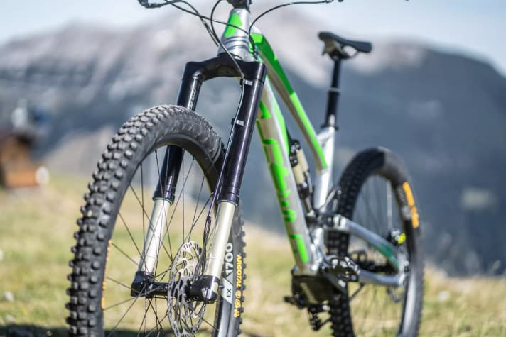 On our Europa bike, we opted for a suspension system from Intend in Germany. At the front: the Intend Edge Enduro fork.