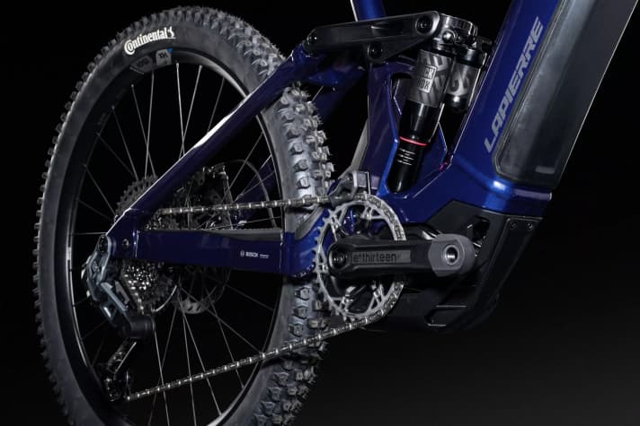 The lowered positioning of the dampers, deflection and pivot points is intended to lower the centre of gravity and improve handling.