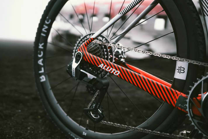 In terms of drivetrain options, Factor only offers electronic drivetrains - but with single or double chainrings.
