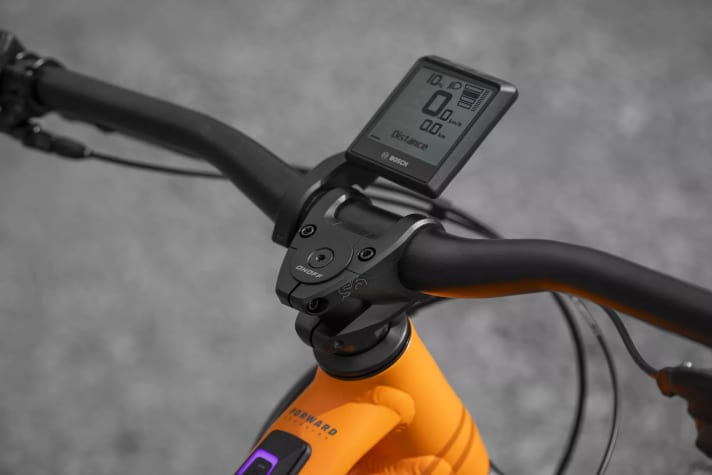 Neue OnOff-Komponenten sollen zur Verbesserung von Performance, Komfort und Design beitragen. Die Fahrdaten zeigt das Bosch-Display Intuvia 100 an.