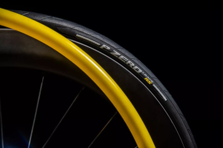 Mit einem Gewicht von nur 32 Gramm für die Größe 26/35-622 bei 42 Millimeter Ventillänge positioniert Pirelli den SmarTUBE RS im Leichtbau-Segment.