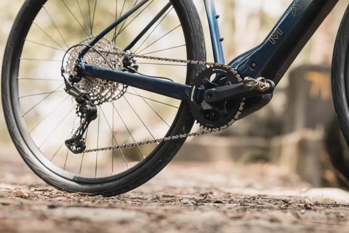 The Bosch SX powers the Lombard E. The 400 Wh PowerTube battery disappears completely into the down tube.