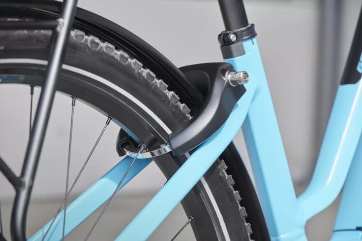 Advantage of a frame lock: The lock is permanently attached to the bike, so you can't forget it. Disadvantage: It is only an immobiliser and does not help prevent the bike from being carried away